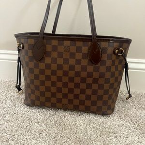 Louis Vuitton Neverfull PM!! Purse insert and mini pochette included!!!